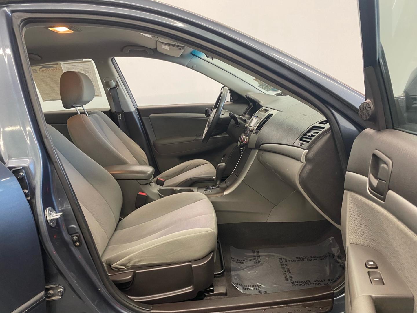 2010 GRAY /Gray Hyundai Sonata (5NPET4ACXAH) , located at 533 S West End Blvd., Quakertown, PA, 18951, (877) 257-4995, 40.343994, -75.303604 - INCLUDED IN THE SALE PRICE OF EVERY VEHICLE: 48 Hour Money Back Guarantee 6 Month - 6,000 Mile Warranty Brand New PA State Inspection & Emission $10 Oil Changes for the Life of the Loan Complete CARFAX - Photo#5